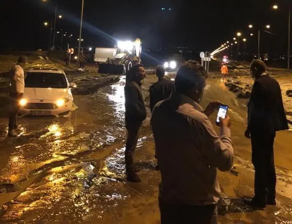 IĞDIR AĞRI DAĞI'NDAN GELEN SEL IĞDIR-NAHÇIVAN KARAYOLU'NDA HASARA NEDEN OLDU IĞDIR AĞRI DAĞI'NDAN GELEN SEL IĞDIR-NAHÇIVAN KARAYOLU'NDA HASARA NEDEN OLDU