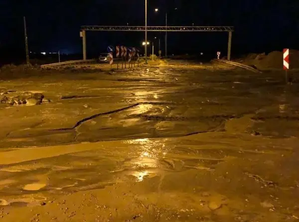 IĞDIR AĞRI DAĞI'NDAN GELEN SEL IĞDIR-NAHÇIVAN KARAYOLU'NDA HASARA NEDEN OLDU IĞDIR AĞRI DAĞI'NDAN GELEN SEL IĞDIR-NAHÇIVAN KARAYOLU'NDA HASARA NEDEN OLDU