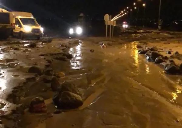 IĞDIR AĞRI DAĞI'NDAN GELEN SEL IĞDIR-NAHÇIVAN KARAYOLU'NDA HASARA NEDEN OLDU IĞDIR AĞRI DAĞI'NDAN GELEN SEL IĞDIR-NAHÇIVAN KARAYOLU'NDA HASARA NEDEN OLDU