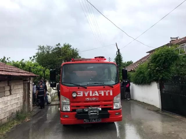 Son dakika haberleri: Amasya'da kömürlükte çıkan yangın bitişikteki evlere sıçramadan söndürüldü Son dakika haberleri: Amasya'da kömürlükte çıkan yangın bitişikteki evlere sıçramadan söndürüldü
