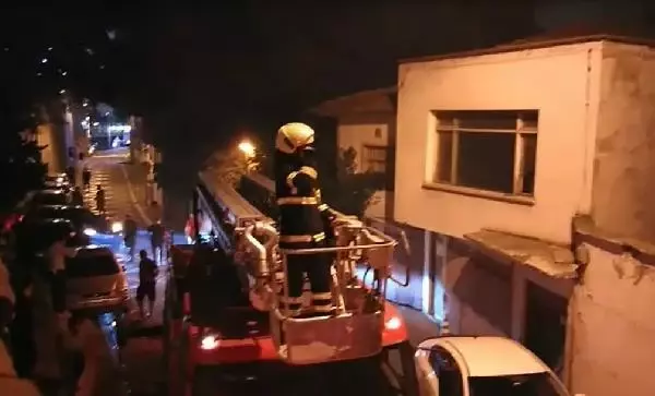 Amasya'da otel olarak kullanılan tarihi konak alev alev yandı Amasya'da otel olarak kullanılan tarihi konak alev alev yandı