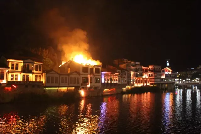 Son dakika haberi: Amasya'da tarihi evlerin bulunduğu alandaki otelde yangın çıktı Son dakika haberi: Amasya'da tarihi evlerin bulunduğu alandaki otelde yangın çıktı