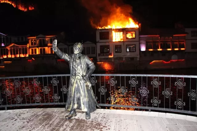 Son dakika 3. sayfa: Amasya'da tarihi evlerin bulunduğu alandaki otelde yangın çıktı Son dakika 3. sayfa: Amasya'da tarihi evlerin bulunduğu alandaki otelde yangın çıktı