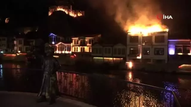 Son dakika haberi: Amasya'da tarihi evlerin bulunduğu alandaki otelde yangın çıktı Son dakika haberi: Amasya'da tarihi evlerin bulunduğu alandaki otelde yangın çıktı