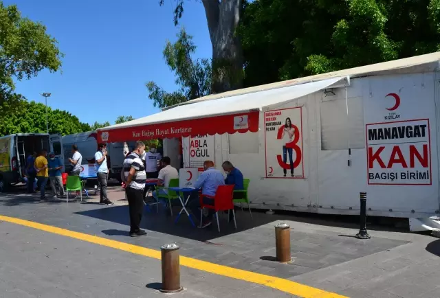 Manavgat Konyalılar Derneği üyeleri kan bağışında bulundu Manavgat Konyalılar Derneği üyeleri kan bağışında bulundu