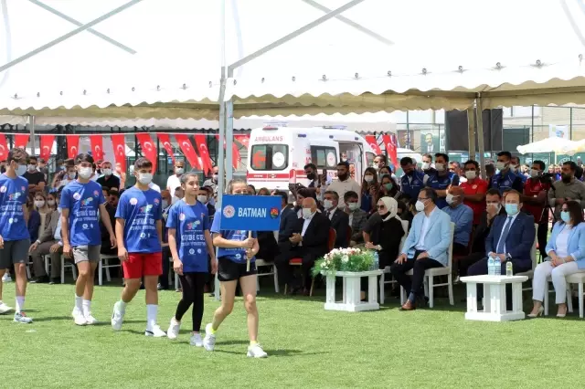 Bakan Kasapoğlu, Cudi Cup Tenis Turnuvası'nın finaline katıldı Bakan Kasapoğlu, Cudi Cup Tenis Turnuvası'nın finaline katıldı