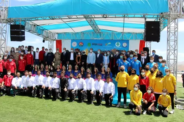 Bakan Kasapoğlu, Cudi Cup Tenis Turnuvası'nın finaline katıldı Bakan Kasapoğlu, Cudi Cup Tenis Turnuvası'nın finaline katıldı