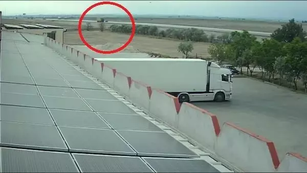 Cipin, TIR'a çarptığı kaza kamerada Cipin, TIR'a çarptığı kaza kamerada