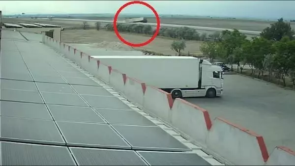 Cipin, TIR'a çarptığı kaza kamerada Cipin, TIR'a çarptığı kaza kamerada