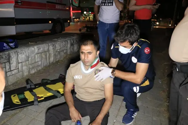 Drift atan otomobil bekçiye çarpıp yaraladıktan sonra kaçtı Drift atan otomobil bekçiye çarpıp yaraladıktan sonra kaçtı