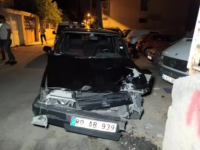 Drift atan otomobil bekçiye çarpıp yaraladıktan sonra kaçtı Drift atan otomobil bekçiye çarpıp yaraladıktan sonra kaçtı