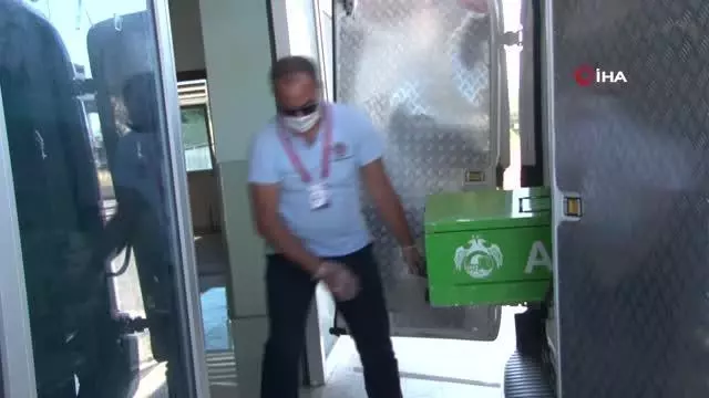 Eşinin boğup, kepçe ile gömdüğü kadının cenazesi otopsi için morga getirildi Eşinin boğup, kepçe ile gömdüğü kadının cenazesi otopsi için morga getirildi