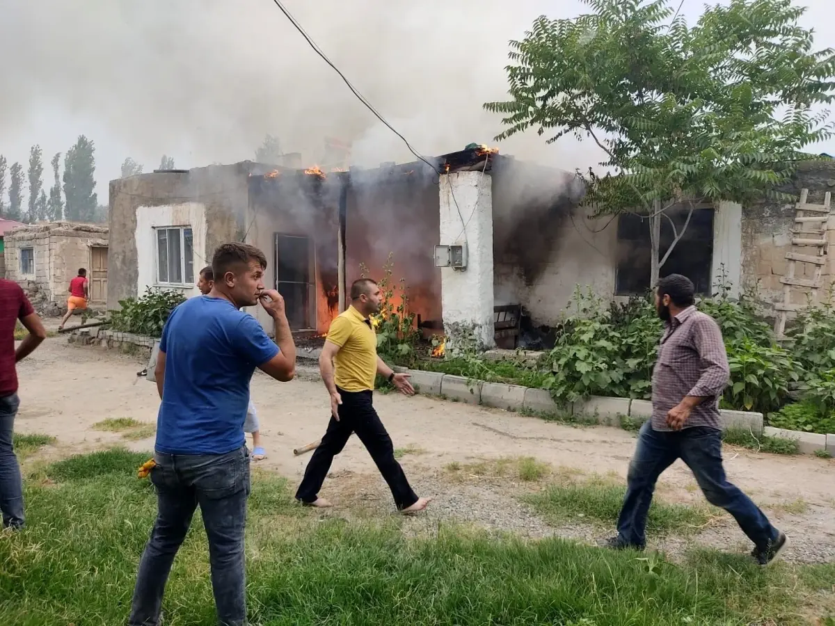 Iğdır'da korkutan ev yangını
