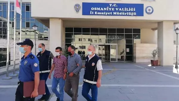 İKİ MİNİBÜSTE BALIK İSTİFİ TAŞINAN 74 KAÇAK GÖÇMEN YAKALANDI İKİ MİNİBÜSTE BALIK İSTİFİ TAŞINAN 74 KAÇAK GÖÇMEN YAKALANDI