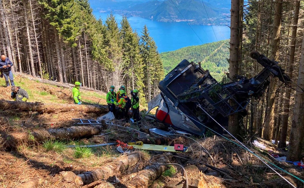 İtalya'da facia! Düşen teleferik nedeniyle 13 kişi yaşamını yitirdi