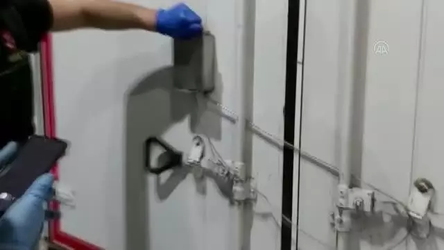 Kargo aracında 40 kilo 304 gram eroin ele geçirildi Kargo aracında 40 kilo 304 gram eroin ele geçirildi