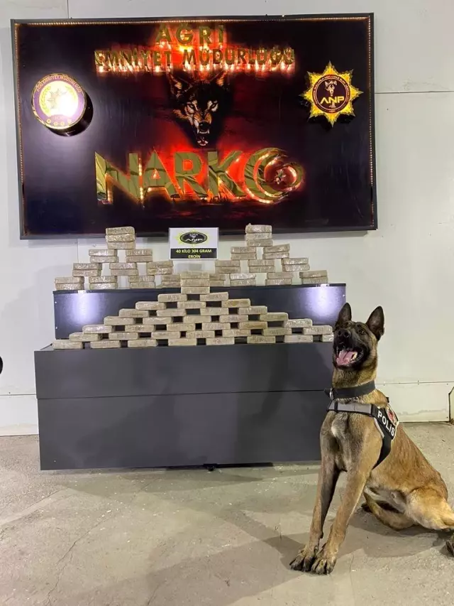Kargo aracında 40 kilo 304 gram eroin ele geçirildi Kargo aracında 40 kilo 304 gram eroin ele geçirildi