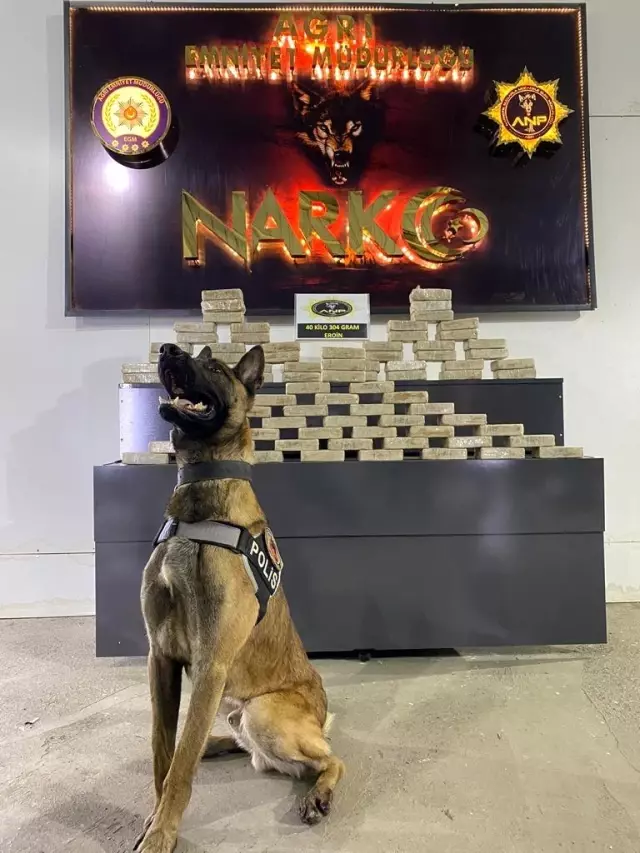 Kargo aracında 40 kilo 304 gram eroin ele geçirildi Kargo aracında 40 kilo 304 gram eroin ele geçirildi