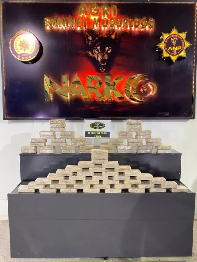 Kargo aracında 40 kilo 304 gram eroin ele geçirildi Kargo aracında 40 kilo 304 gram eroin ele geçirildi