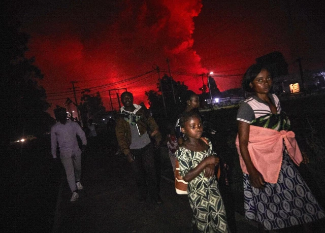 Kongo'daki yanardağ patladı! 3 bin 500 kişi Ruanda'ya kaçtı