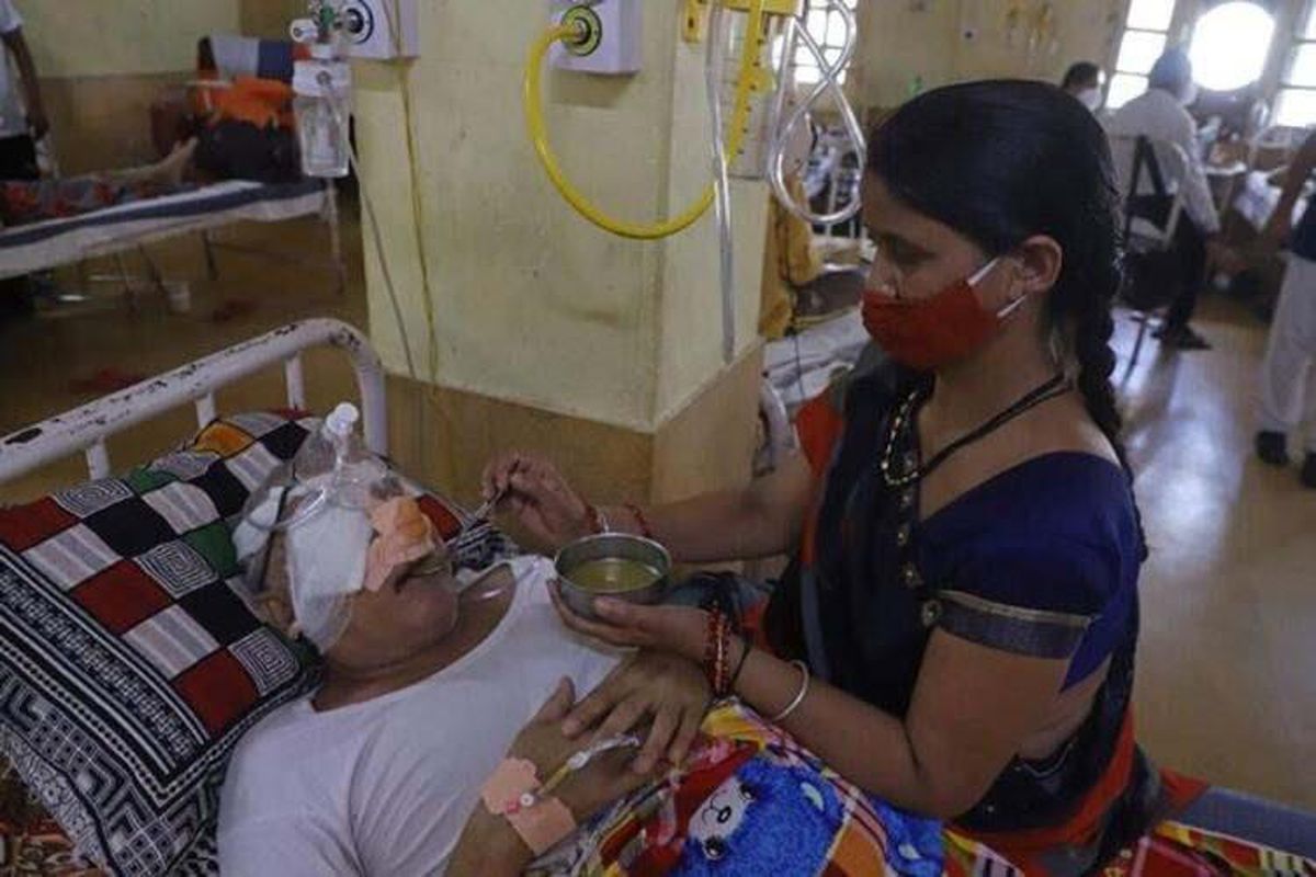 Koronanın pençesindeki Hindistan'da yeni hastalık! Doktorlar binlerce hastanın gözlerini oydu