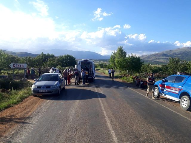 Malatya'da iki otomobil çarpıştı: 4 yaralı Malatya'da iki otomobil çarpıştı: 4 yaralı