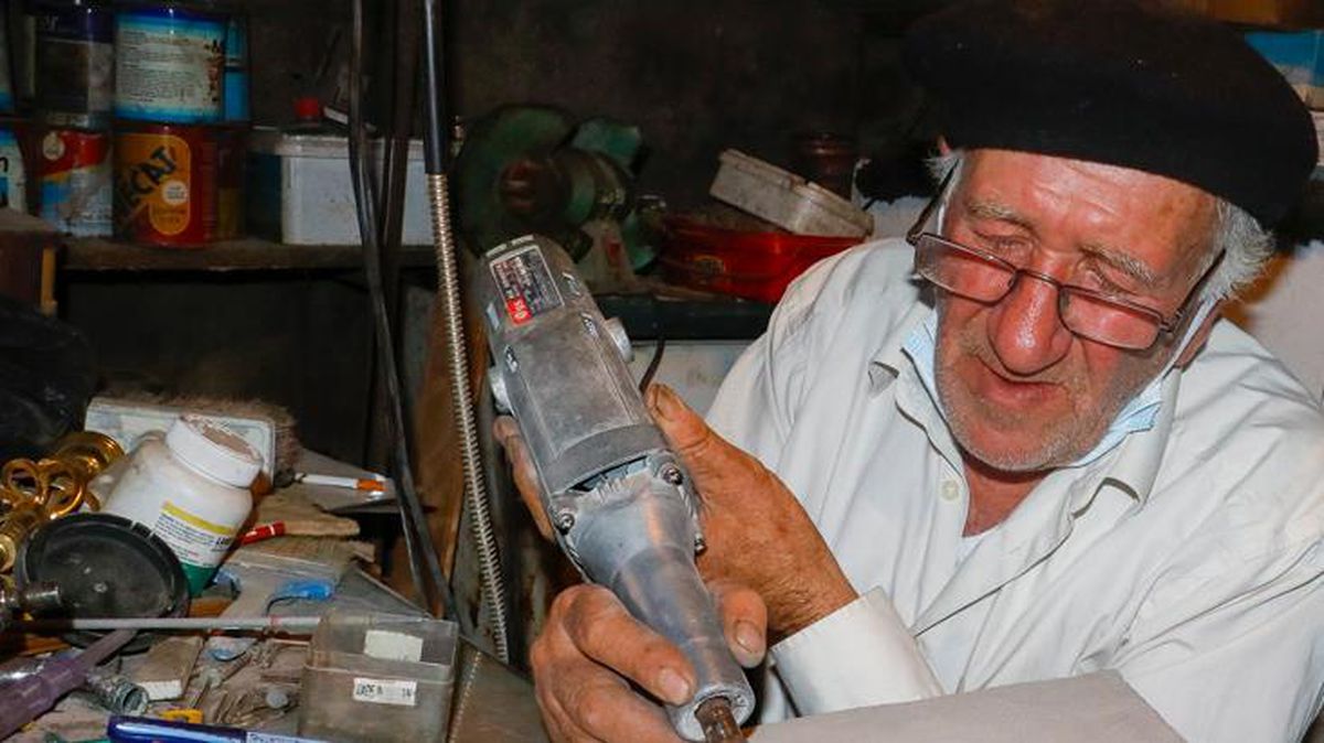 8 yıl önce Suriye'den geldi! Volkanik dağın eteklerinden toplayıp tanesini bin liradan satıyor