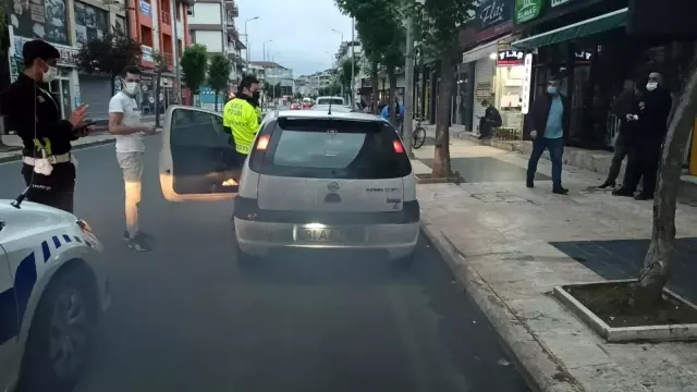 Otomobile özel yazılım atıp, havayı kirleten sürücü yakalandı Otomobile özel yazılım atıp, havayı kirleten sürücü yakalandı