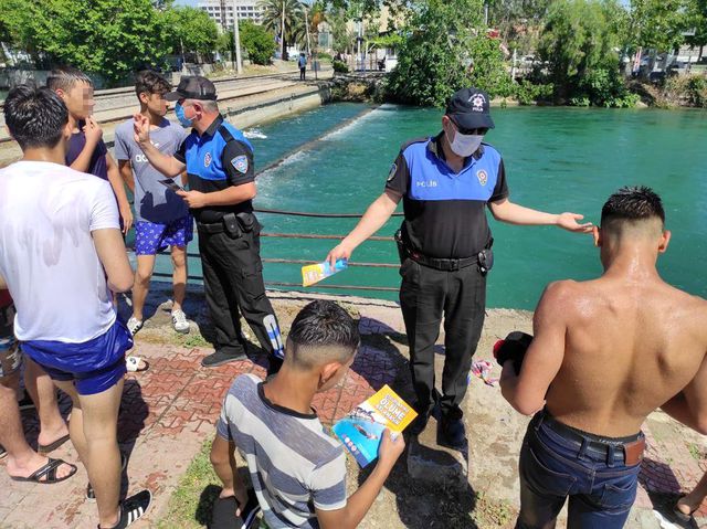 Son dakika haberleri... Polis 'ölüme kulacı' sonlandırdı Son dakika haberleri... Polis 'ölüme kulacı' sonlandırdı