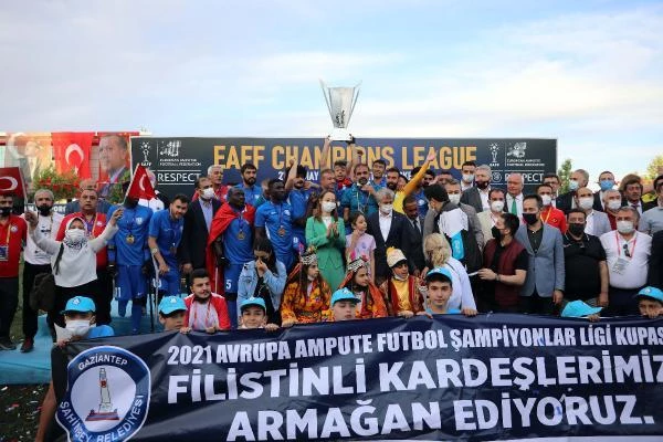 Şahinbey Belediyespor, şampiyonluğu davul zurna eşliğinde kutladı