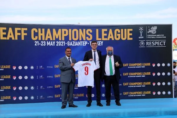 Şahinbey Belediyespor, şampiyonluğu davul zurna eşliğinde kutladı