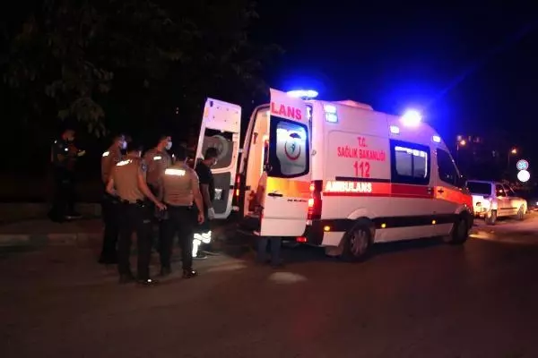 Sokağa çıkma kısıtlamasında otomobiliyle drift yapan sürücü Bekçi'ye çarptı Sokağa çıkma kısıtlamasında otomobiliyle drift yapan sürücü Bekçi'ye çarptı