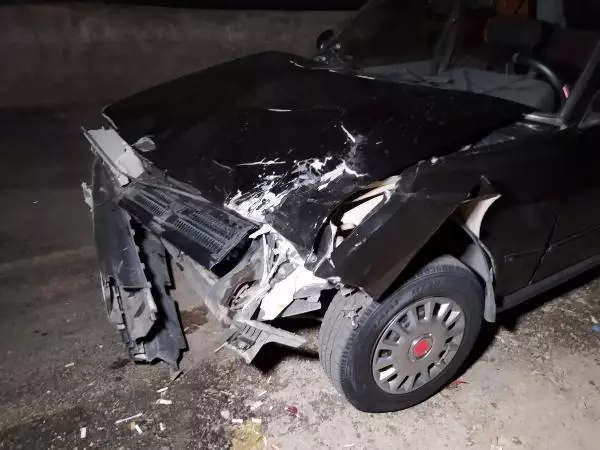 Sokağa çıkma kısıtlamasında otomobiliyle drift yapan sürücü Bekçi'ye çarptı Sokağa çıkma kısıtlamasında otomobiliyle drift yapan sürücü Bekçi'ye çarptı