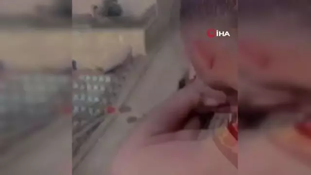 Sokağa çıkma kısıtlamasında oyun oynayan çocukların polisten kaçtığı anlar kamerada