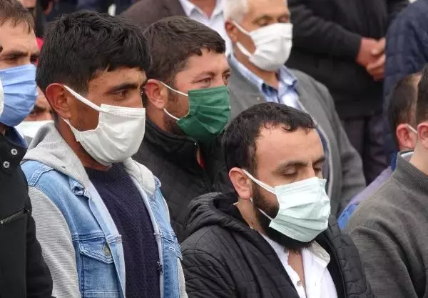 Son dakika haberleri! SİVAS'TA, ARAZİ SULAMA TARTIŞMASINDA ÖLDÜRÜLEN BABA VE OĞLU DEFNEDİLDİ