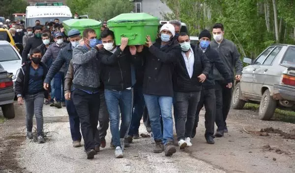 Son dakika haberleri! SİVAS'TA, ARAZİ SULAMA TARTIŞMASINDA ÖLDÜRÜLEN BABA VE OĞLU DEFNEDİLDİ