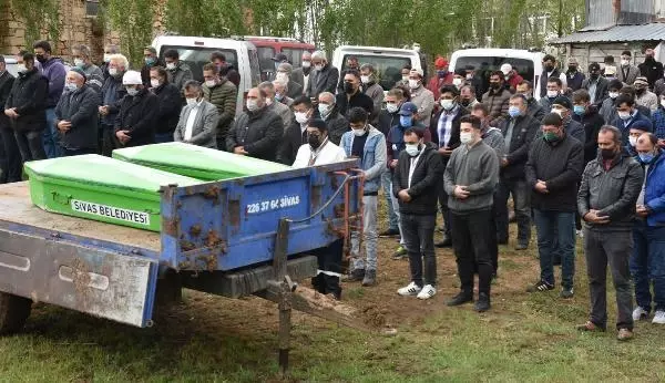 Son dakika haberleri! SİVAS'TA, ARAZİ SULAMA TARTIŞMASINDA ÖLDÜRÜLEN BABA VE OĞLU DEFNEDİLDİ