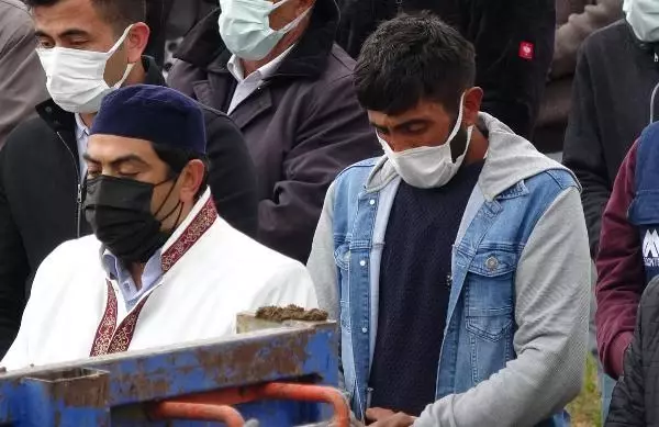Son dakika haberleri! SİVAS'TA, ARAZİ SULAMA TARTIŞMASINDA ÖLDÜRÜLEN BABA VE OĞLU DEFNEDİLDİ
