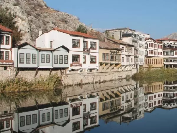 AMASYA YANGINDA HASAR GÖREN TARİHİ KONAK, RESTORE EDİLECEK AMASYA YANGINDA HASAR GÖREN TARİHİ KONAK, RESTORE EDİLECEK