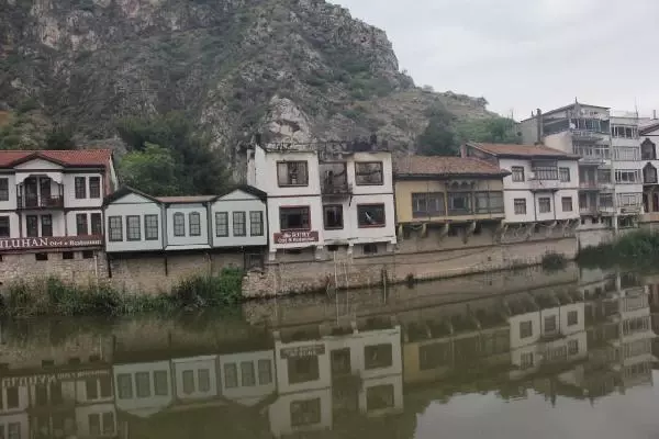 AMASYA YANGINDA HASAR GÖREN TARİHİ KONAK, RESTORE EDİLECEK AMASYA YANGINDA HASAR GÖREN TARİHİ KONAK, RESTORE EDİLECEK