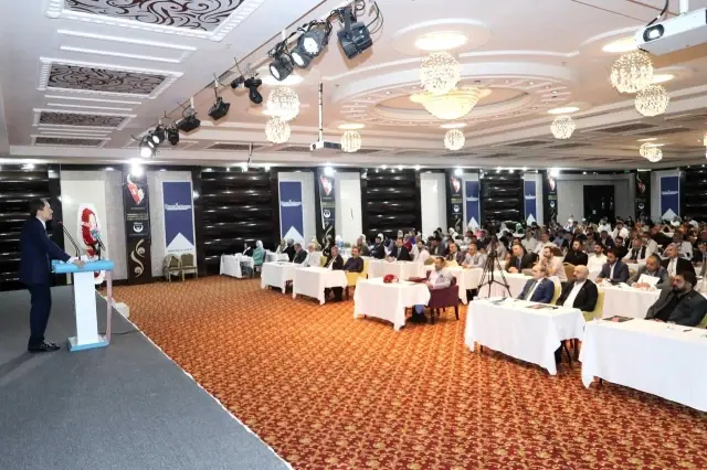 Yeniden Refah Partisi Genel Başkanı Erbakan, partisinin Milli Siyaset Akademisi programına katıldı