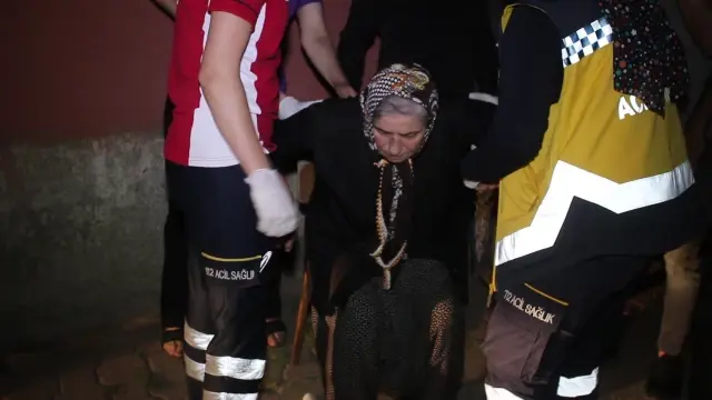 Adana'da annesini bıçaklayan kişi gözaltına alındı Adana'da annesini bıçaklayan kişi gözaltına alındı