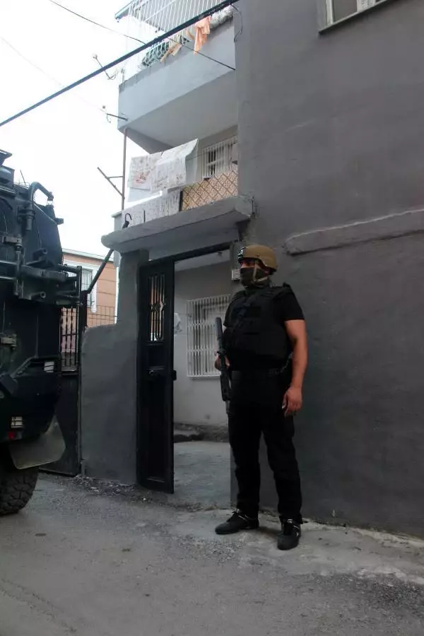 ADANA MERKEZLİ 3 İLDE PKK/KCK OPERASYONU: 20 GÖZALTI ADANA MERKEZLİ 3 İLDE PKK/KCK OPERASYONU: 20 GÖZALTI