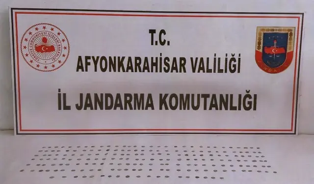 Afyonkarahisar'da 199 sikke ele geçirildi, bir şüpheli yakalandı Afyonkarahisar'da 199 sikke ele geçirildi, bir şüpheli yakalandı