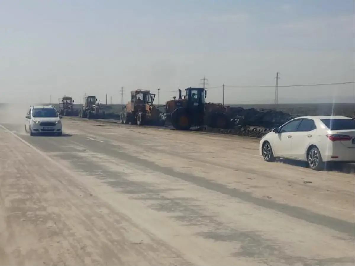 Ağrı Dağı'ndan gelen sel sularıyla kapanan Iğdır-Nahçıvan yolu, 5 saatte açıldı