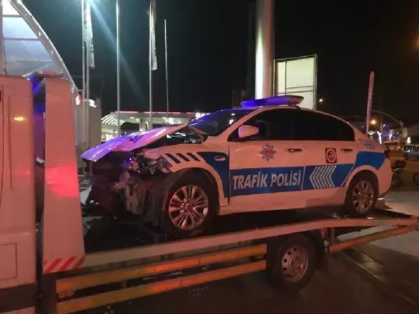 KOCAELİ ALKOLLÜ SÜRÜCÜ POLİS KONTROL NOKTASINA DALDI: 1'İ POLİS 3 YARALI KOCAELİ ALKOLLÜ SÜRÜCÜ POLİS KONTROL NOKTASINA DALDI: 1'İ POLİS 3 YARALI
