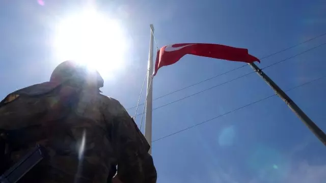 Bingöl'de 28 yıl önce haince şehit edilen 33 asker törenle anıldı Bingöl'de 28 yıl önce haince şehit edilen 33 asker törenle anıldı