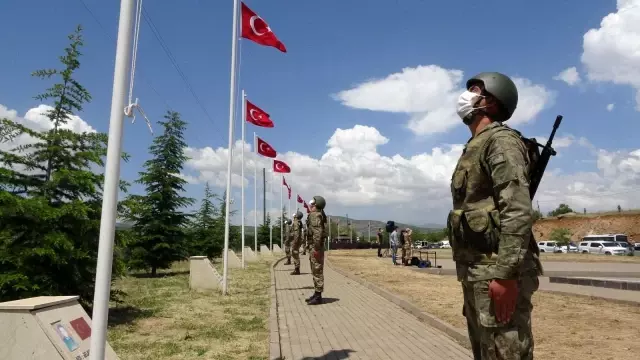 Bingöl'de 28 yıl önce haince şehit edilen 33 asker törenle anıldı Bingöl'de 28 yıl önce haince şehit edilen 33 asker törenle anıldı