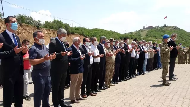 Bingöl'de 28 yıl önce haince şehit edilen 33 asker törenle anıldı Bingöl'de 28 yıl önce haince şehit edilen 33 asker törenle anıldı