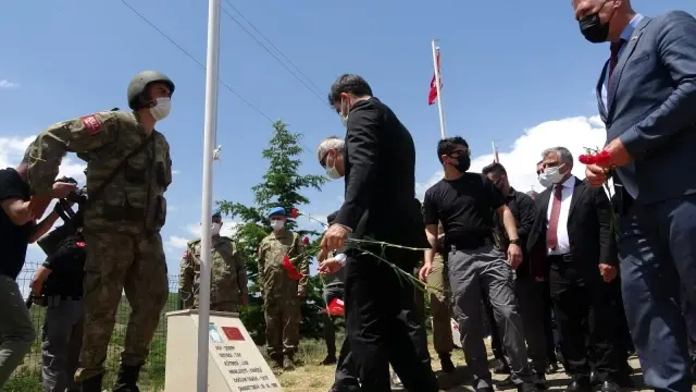 Bingöl'de 28 yıl önce haince şehit edilen 33 asker törenle anıldı Bingöl'de 28 yıl önce haince şehit edilen 33 asker törenle anıldı